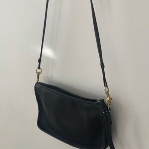 Vintage Coach Black Basic Leather Shoulder Bag